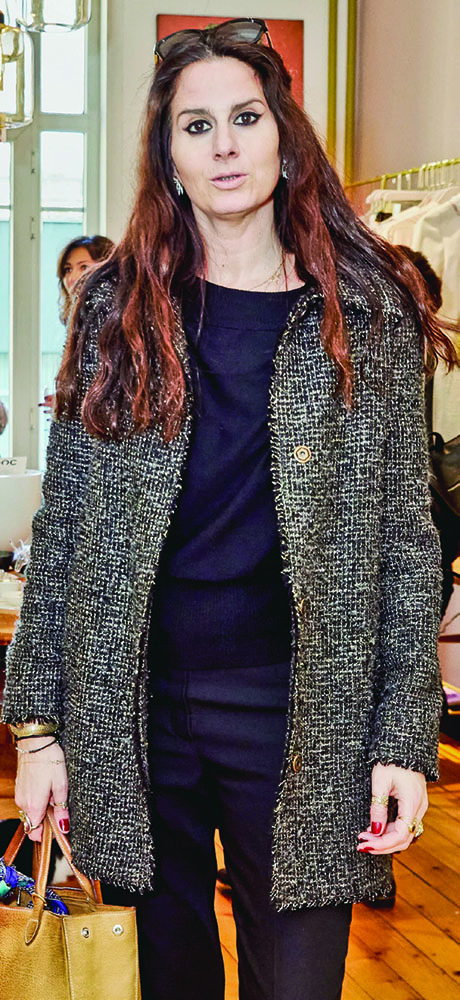 Yeni mekana şık davet