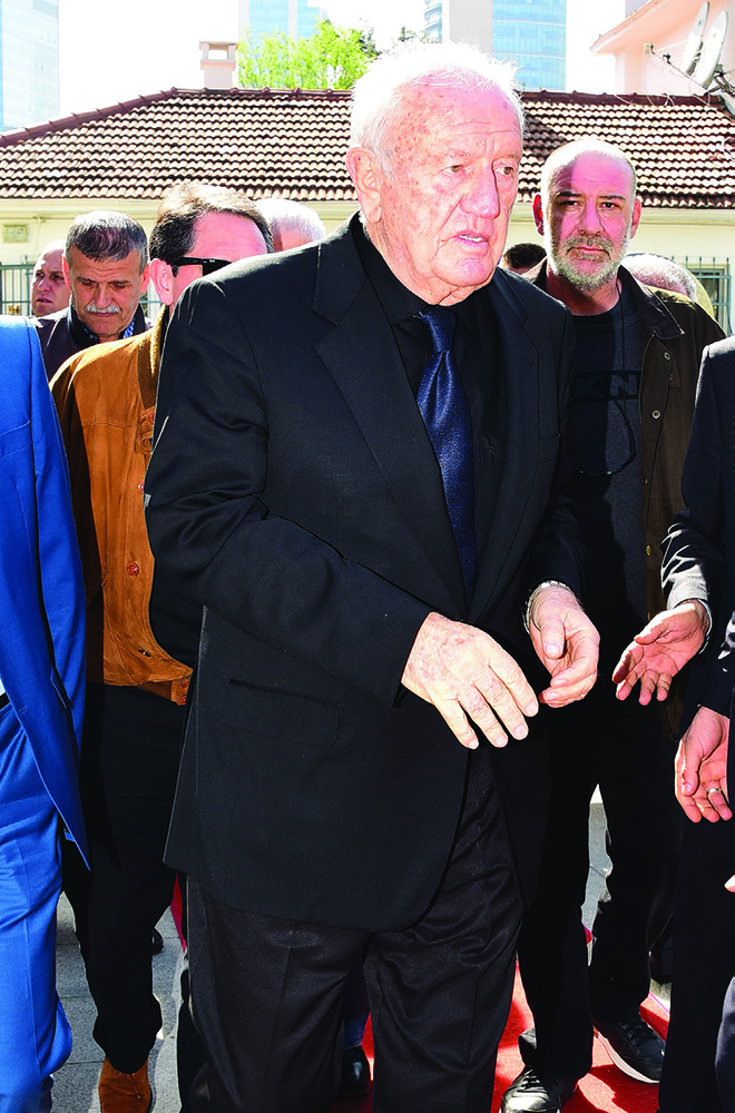 Son yolculuğuna uğurlandı