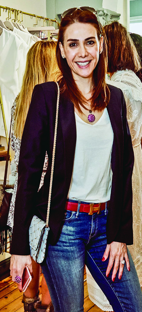 Yeni mekana şık davet