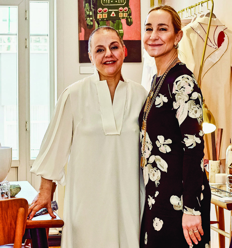 Yeni mekana şık davet