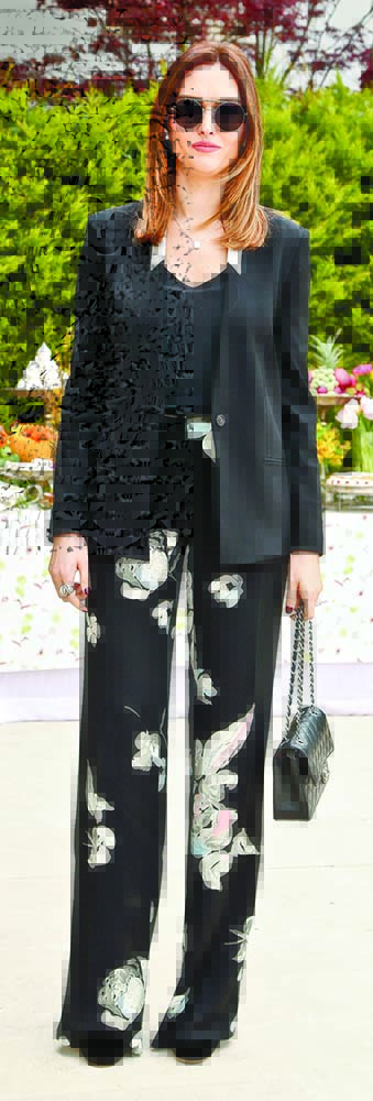 Tanıtımı evinde yaptı