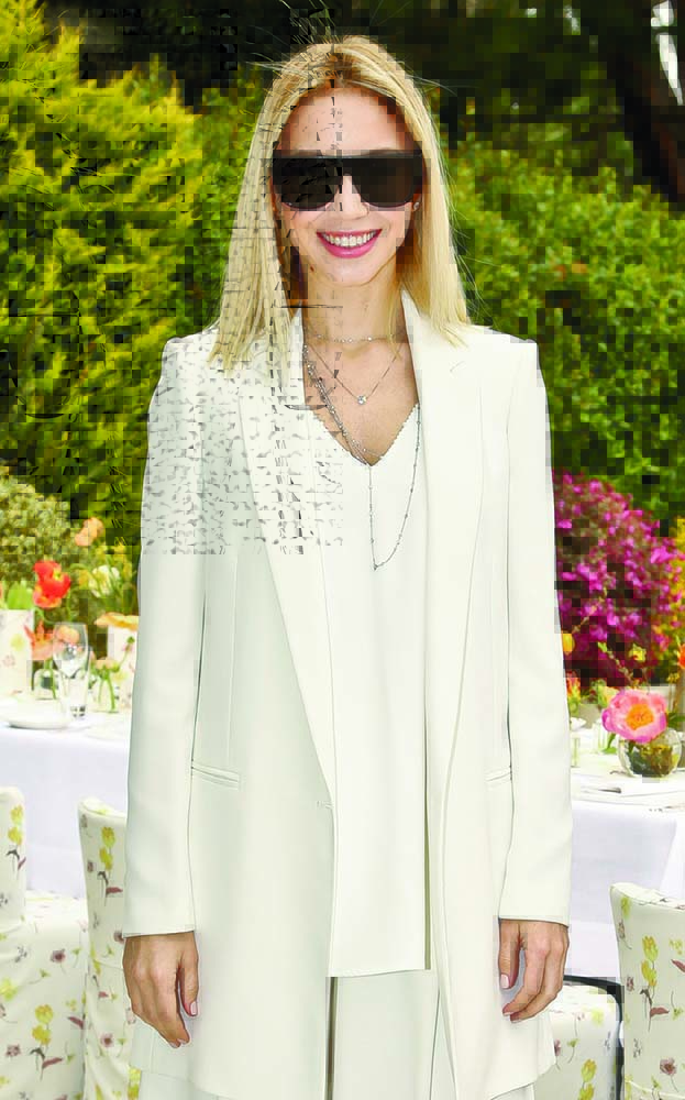 Tanıtımı evinde yaptı