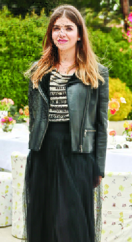 Tanıtımı evinde yaptı