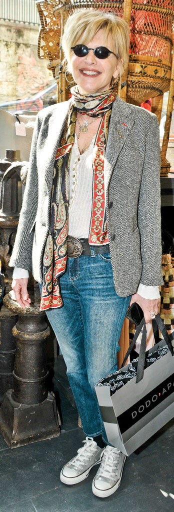 Yardım amaçlı açılış davetine büyük ilgi