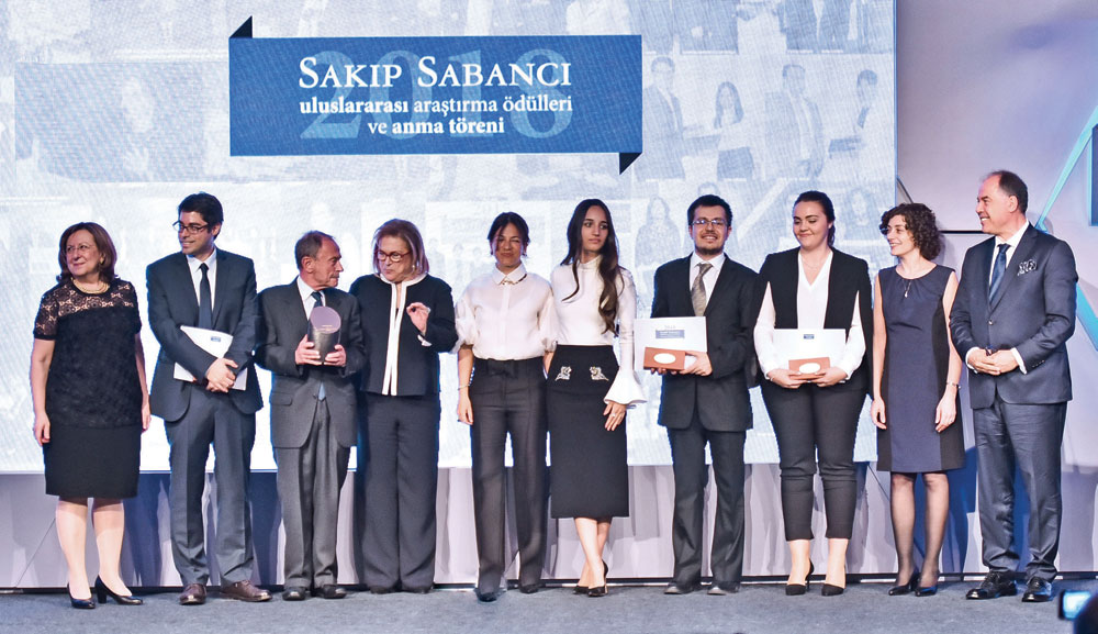 Sakıp Sabancı 'ödül'le anıldı