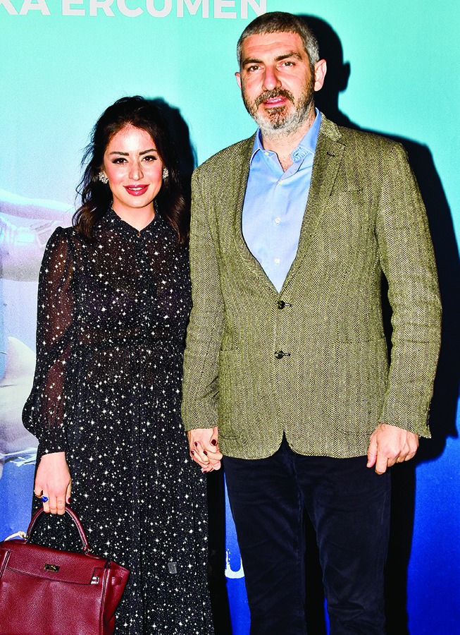 Köpek balıklarına meydan okudular