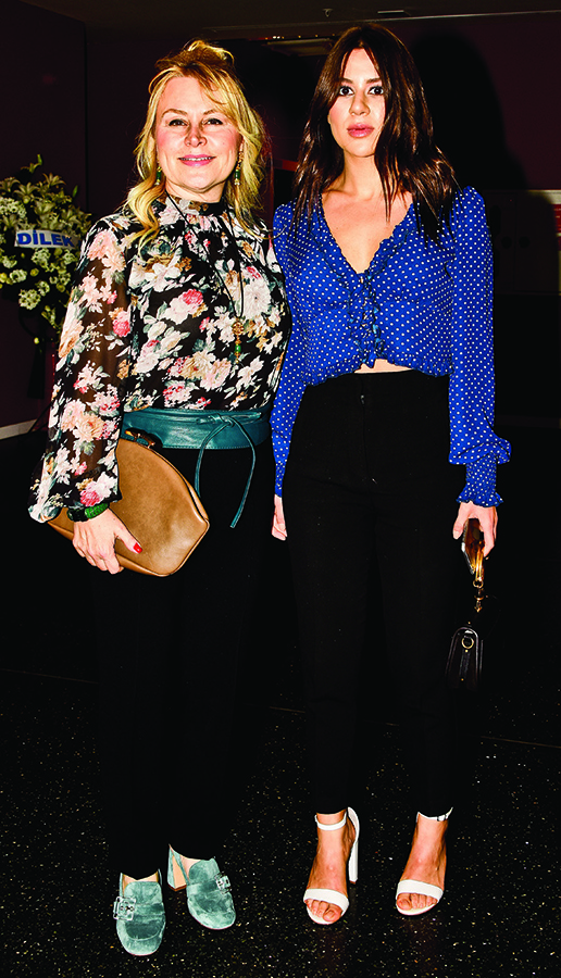 Köpek balıklarına meydan okudular