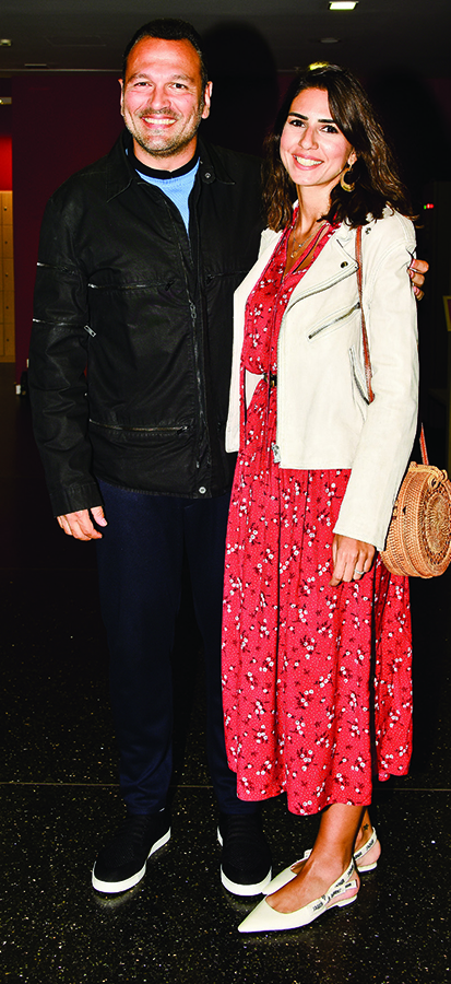 Köpek balıklarına meydan okudular