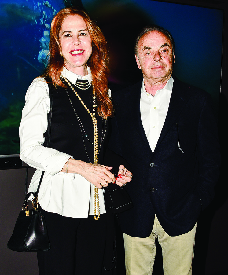 Köpek balıklarına meydan okudular