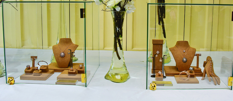 10. yılını şık bir davetle kutladı