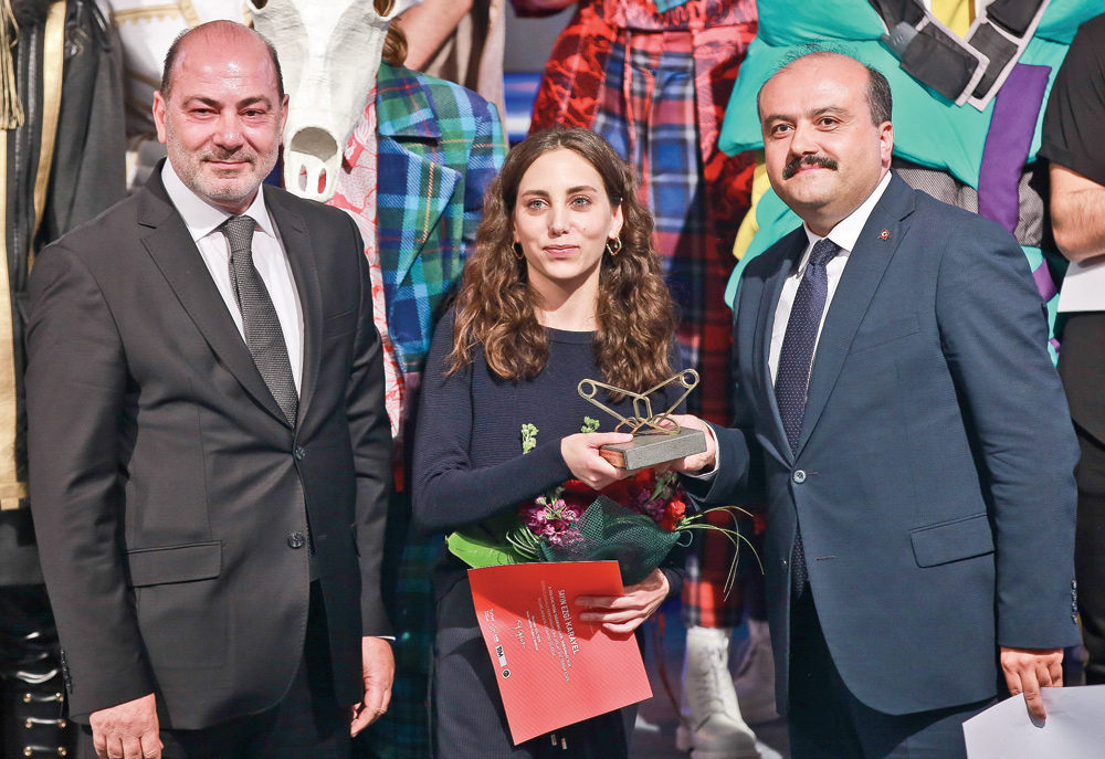 Genç tasarımcılar ödüllendirildi