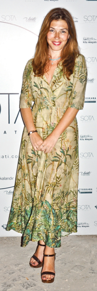 Restoran açılışında buluştular