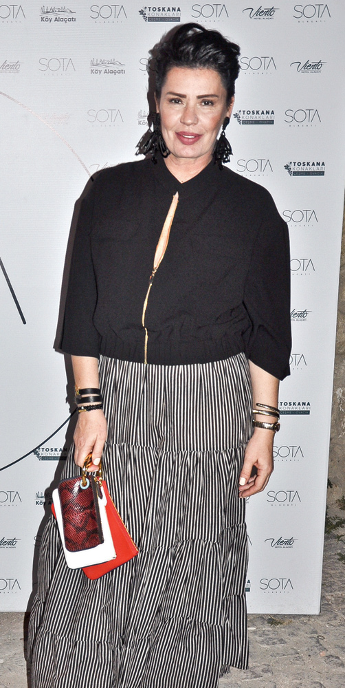 Restoran açılışında buluştular