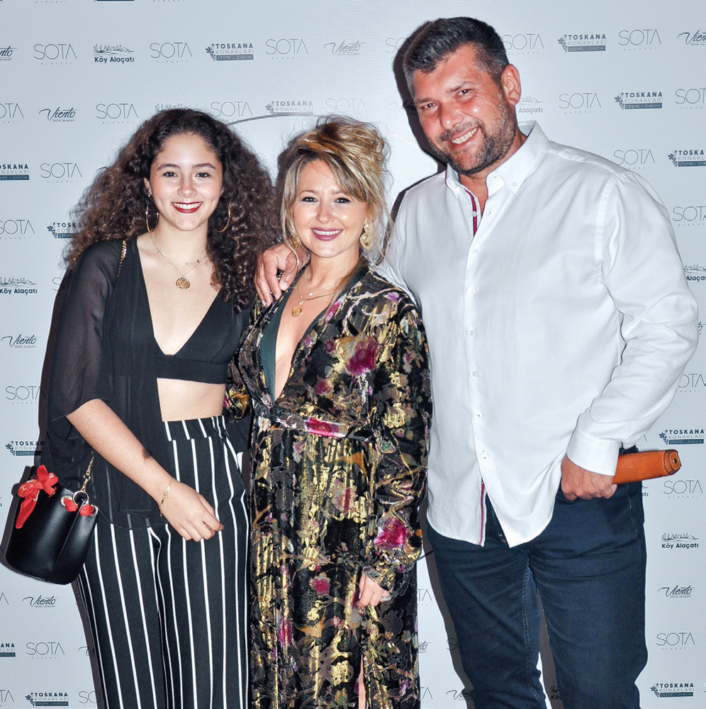 Restoran açılışında buluştular