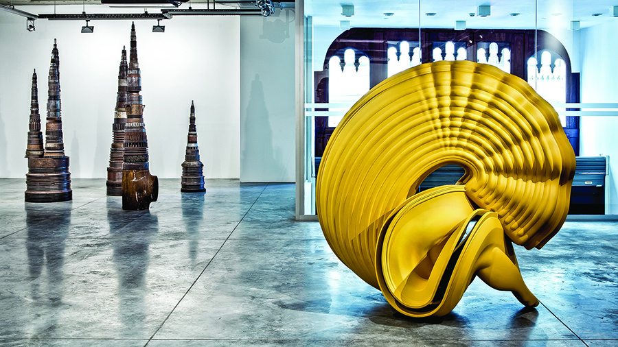 Geçici mekanda ilk sergi daveti