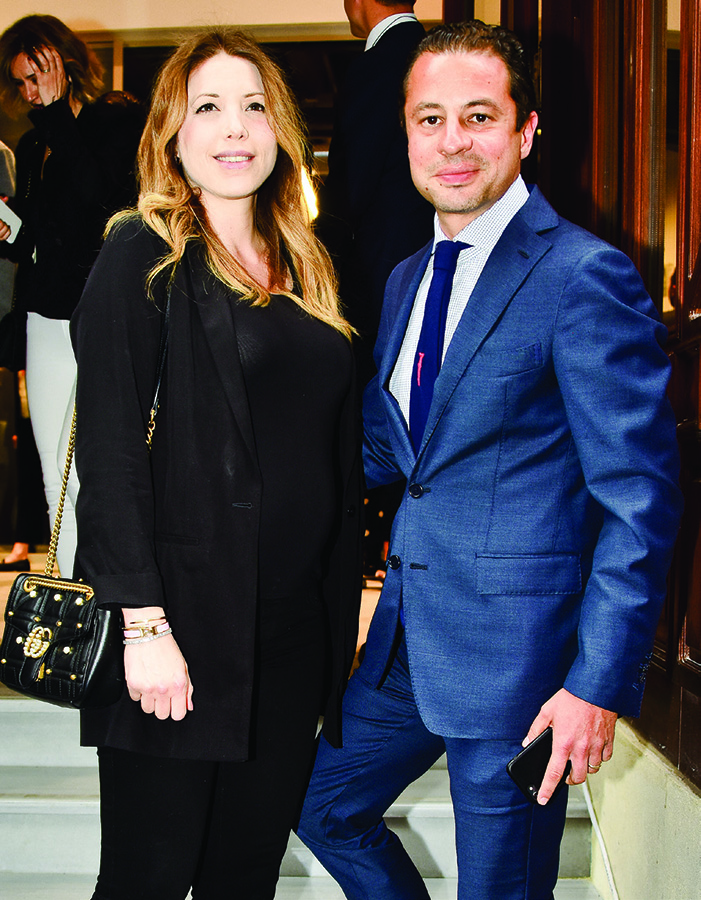 Geçici mekanda ilk sergi daveti