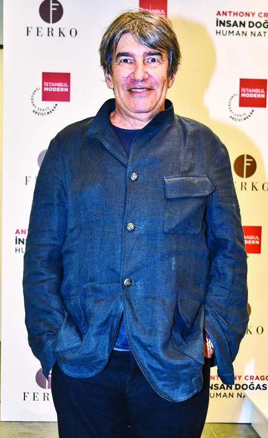 Geçici mekanda ilk sergi daveti