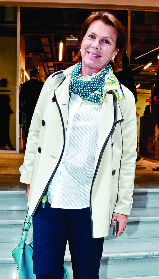 Geçici mekanda ilk sergi daveti