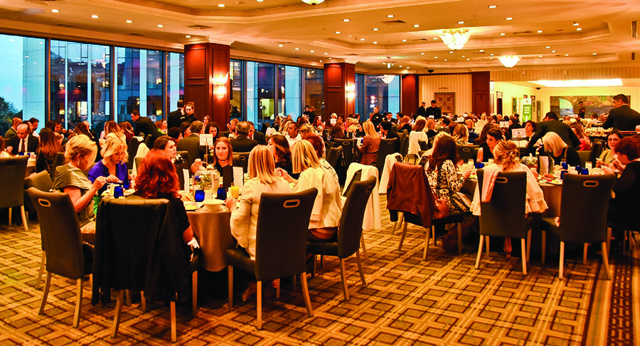 Gönüllülerden iftar yemeği daveti