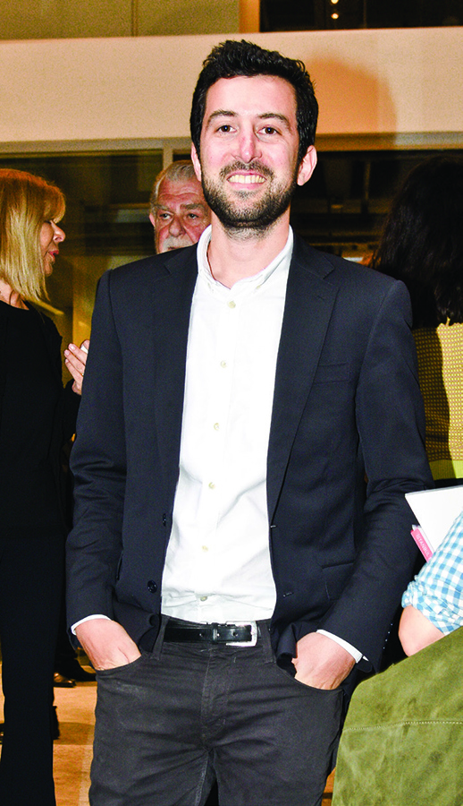 Geçici mekanda ilk sergi daveti