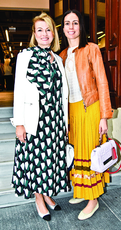 Geçici mekanda ilk sergi daveti