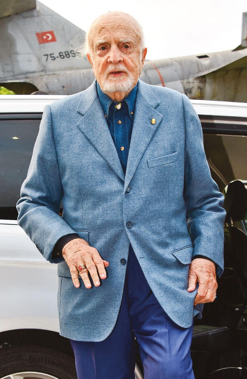 Koç Ailesi'nin iftar daveti ünlü isimleri buluşturdu