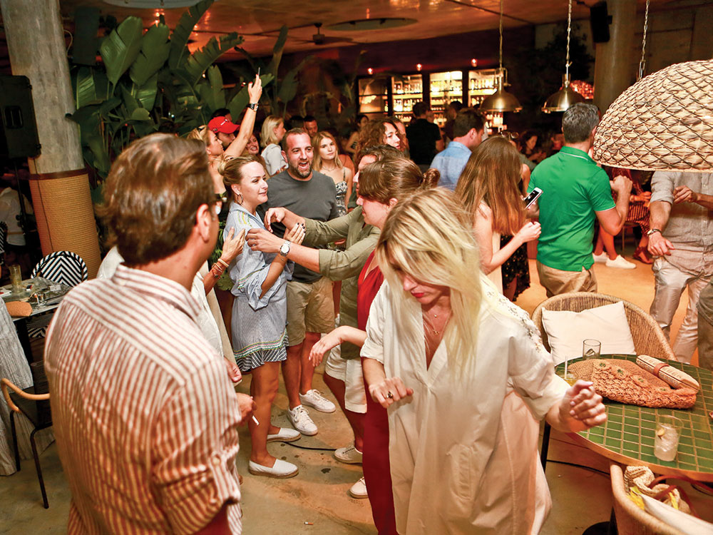 Tanıtım partisinde buluştular