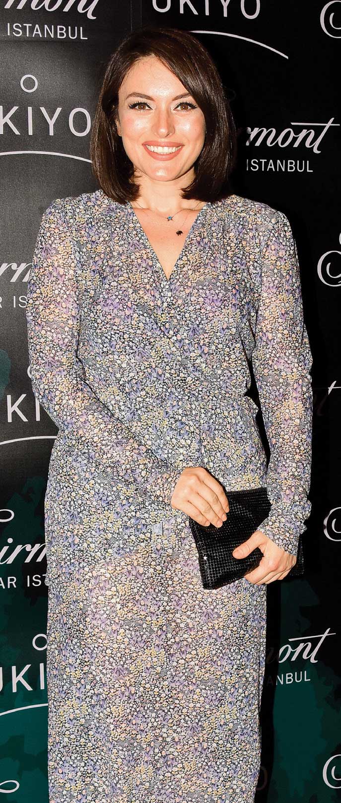 Yeni yaşını ünlü dostlarıyla kutladı