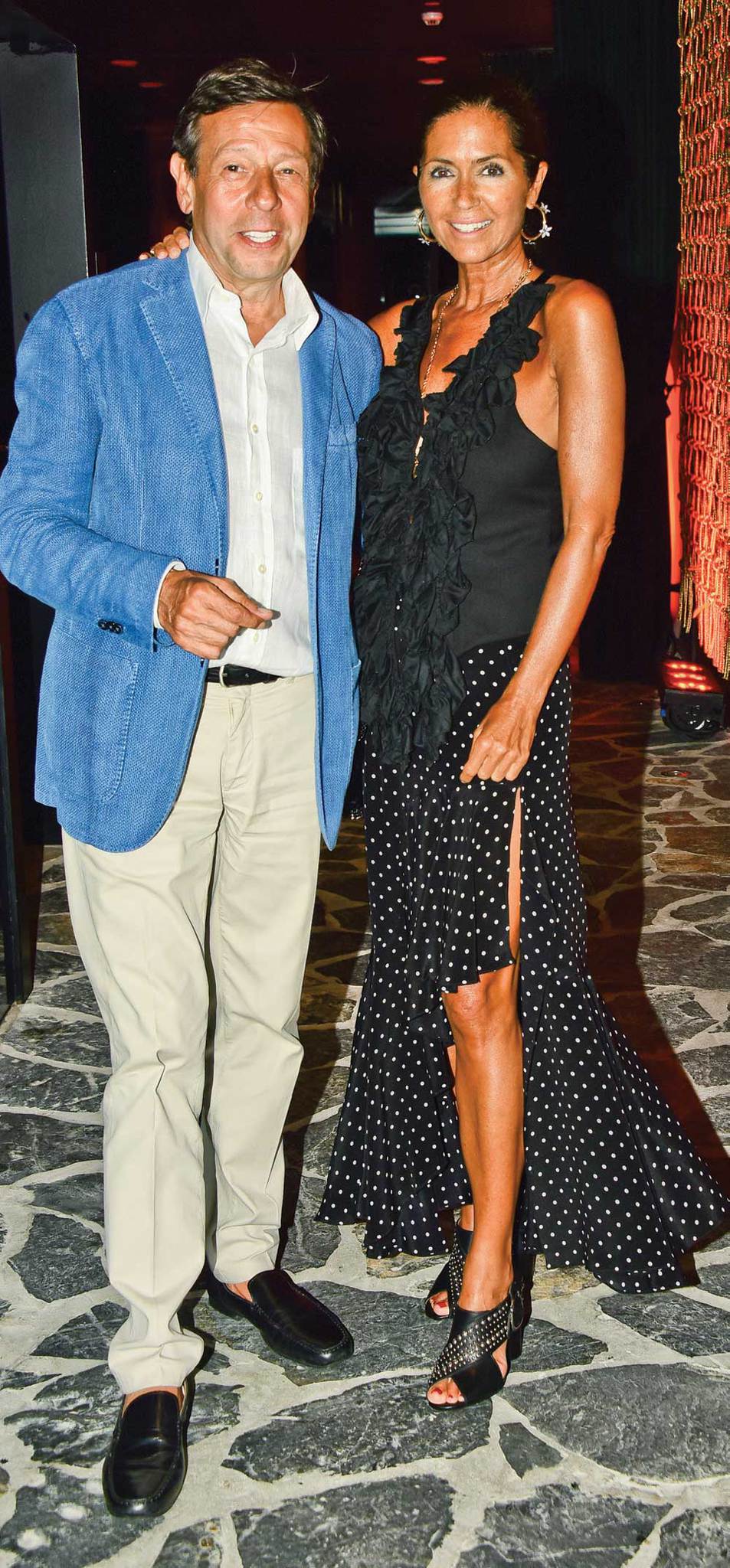 Yeni yaşını ünlü dostlarıyla kutladı