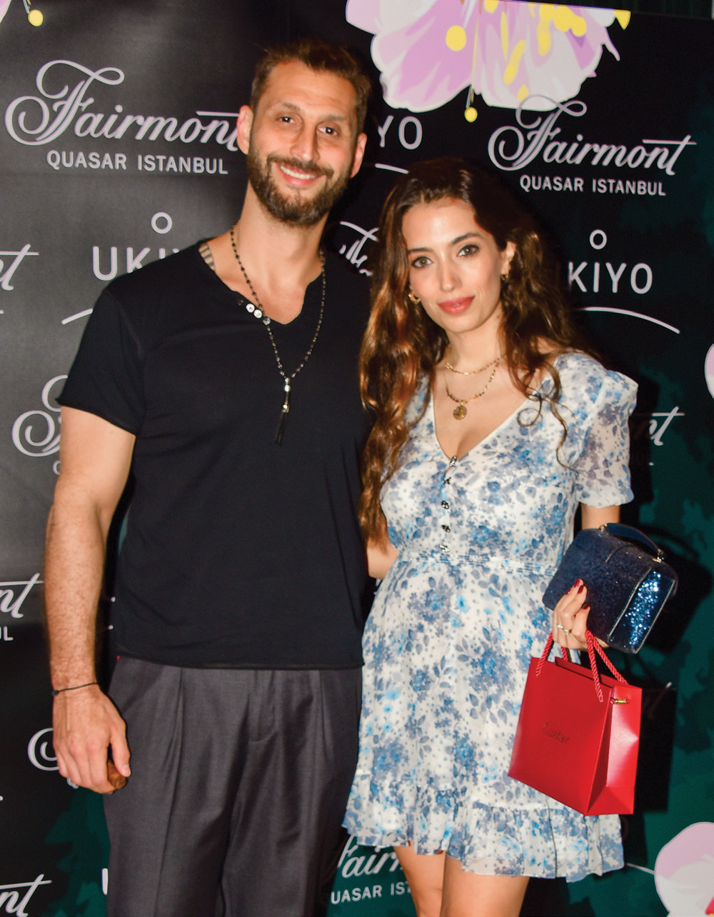 Yeni yaşını ünlü dostlarıyla kutladı