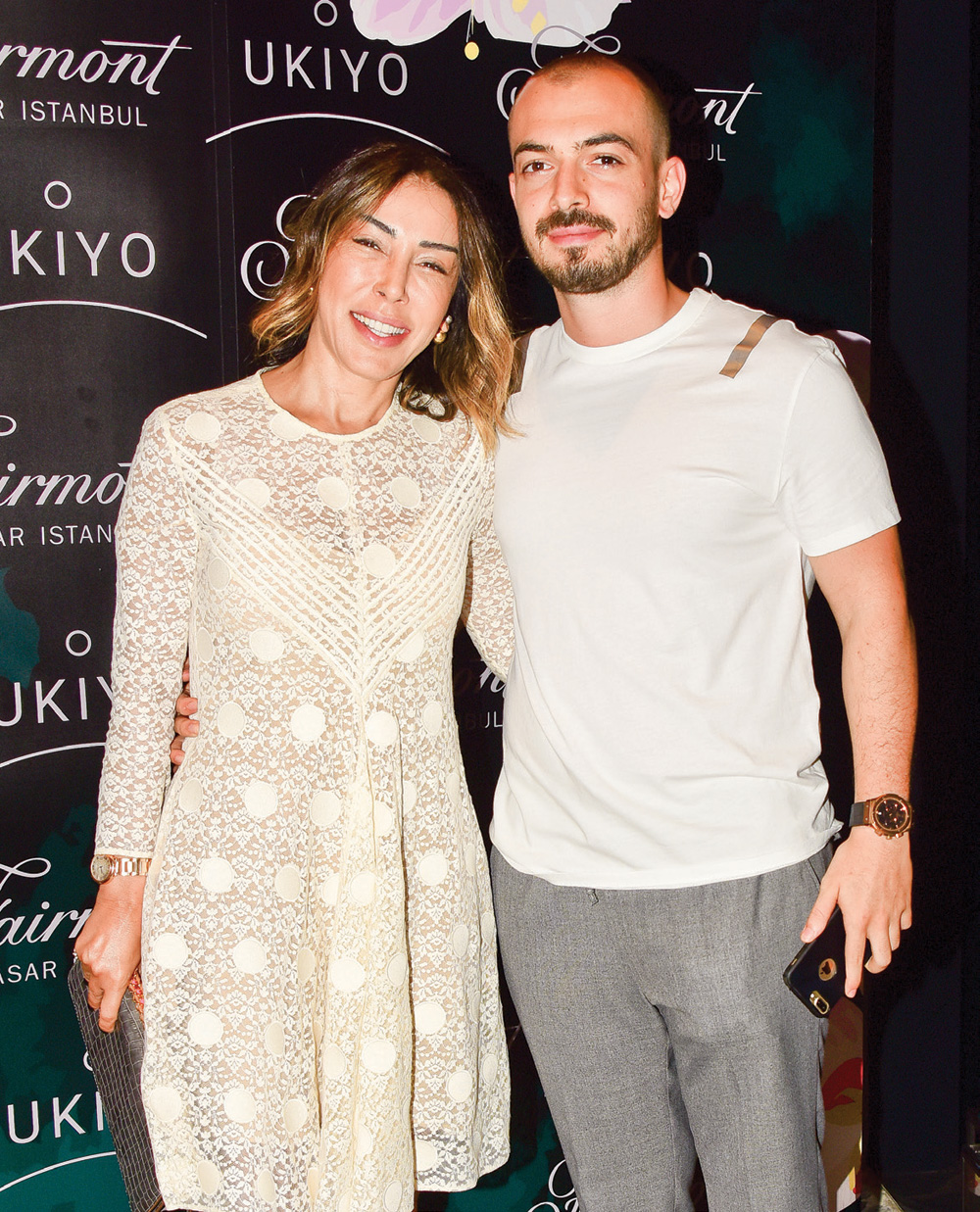 Yeni yaşını ünlü dostlarıyla kutladı