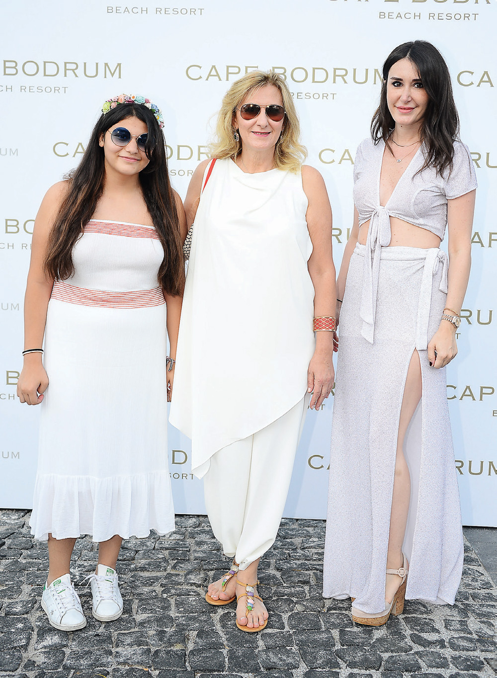 Sezonu 'Beyaz Gece' ile açtı