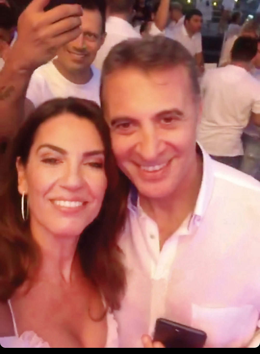 Sezonu 'Beyaz Gece' ile açtı