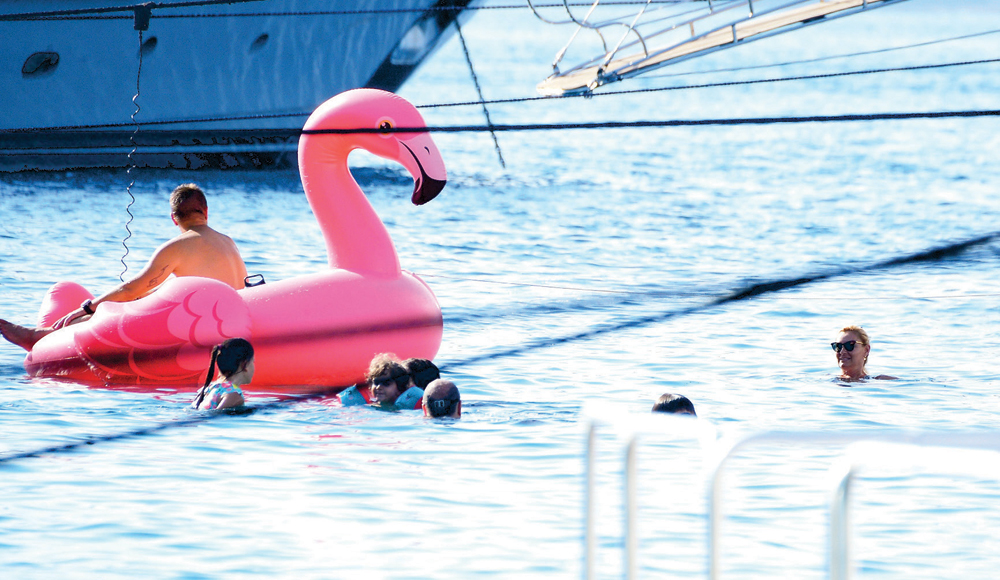 Bodrum koylarında tatil sürüyor