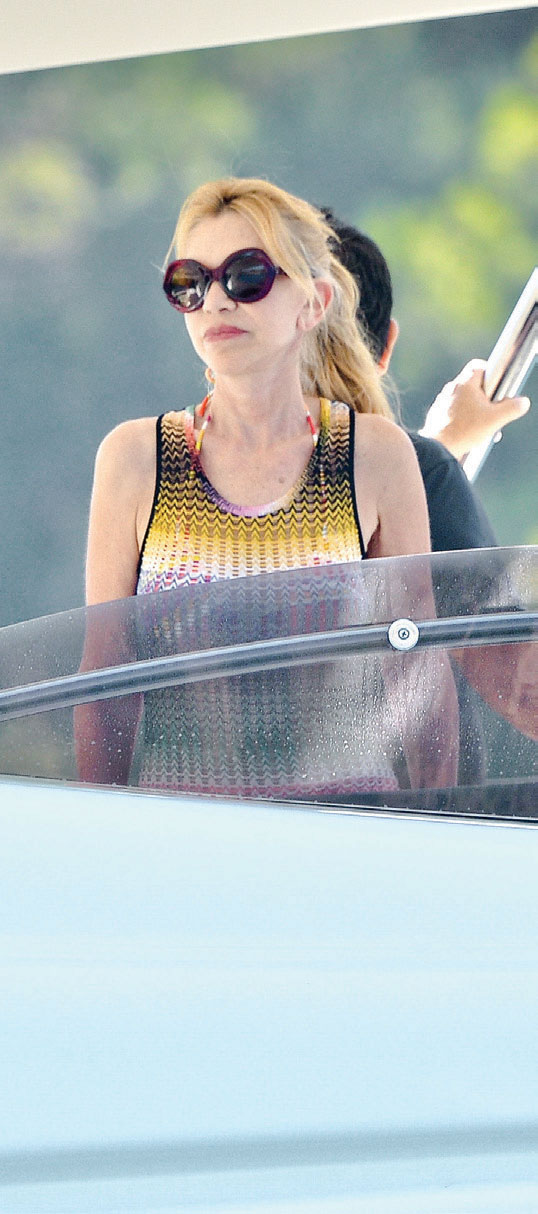 Cemiyetin ünlü isimlerinin Ege tatili sürüyor