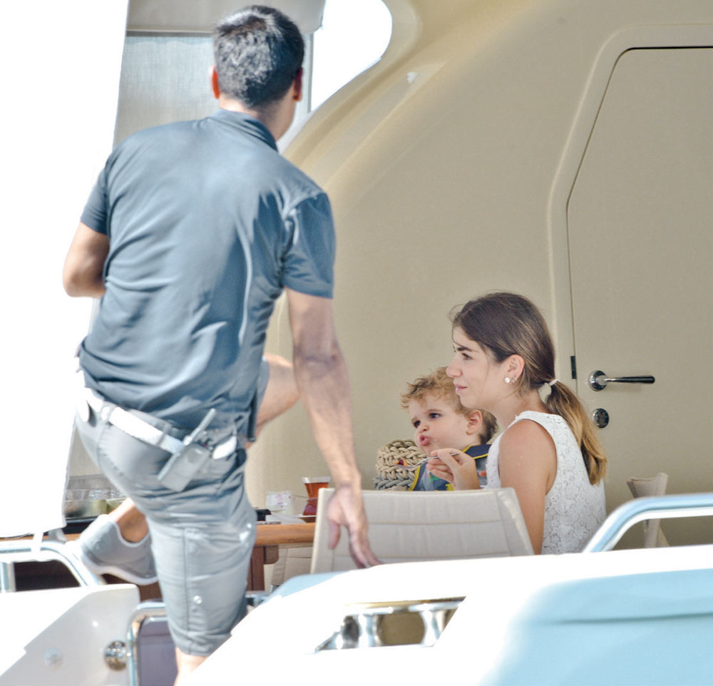 Cemiyetin ünlü isimlerinin Ege tatili sürüyor