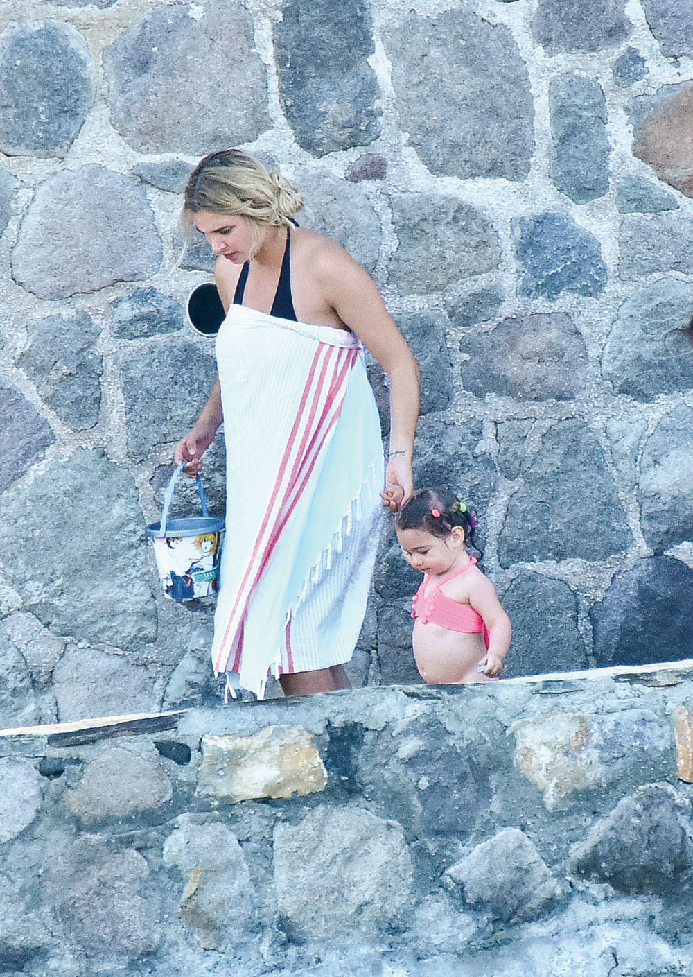 Cemiyetin ünlü isimlerinin Ege tatili sürüyor