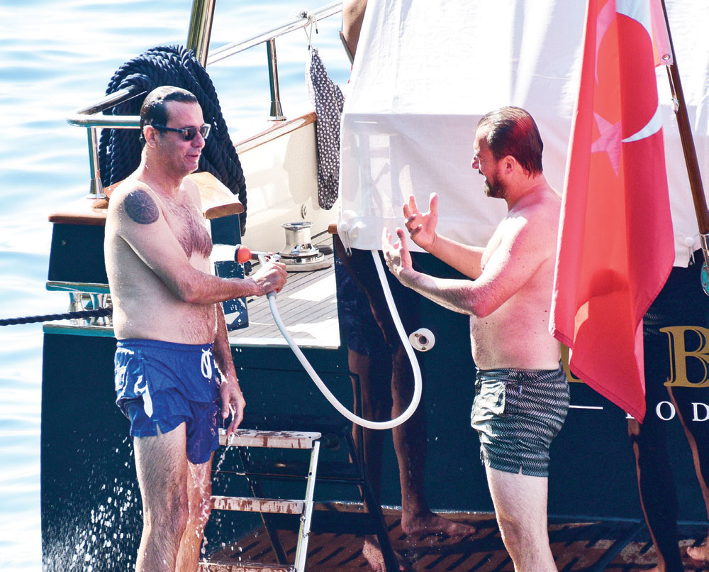 Cemiyetin ünlü isimlerinin Ege tatili sürüyor