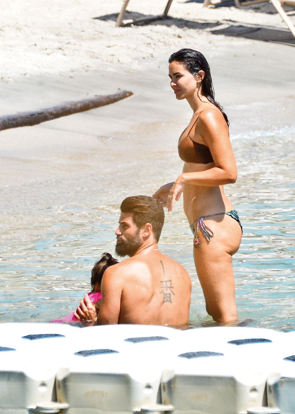 Cemiyetin ünlü isimlerinin Ege tatili sürüyor