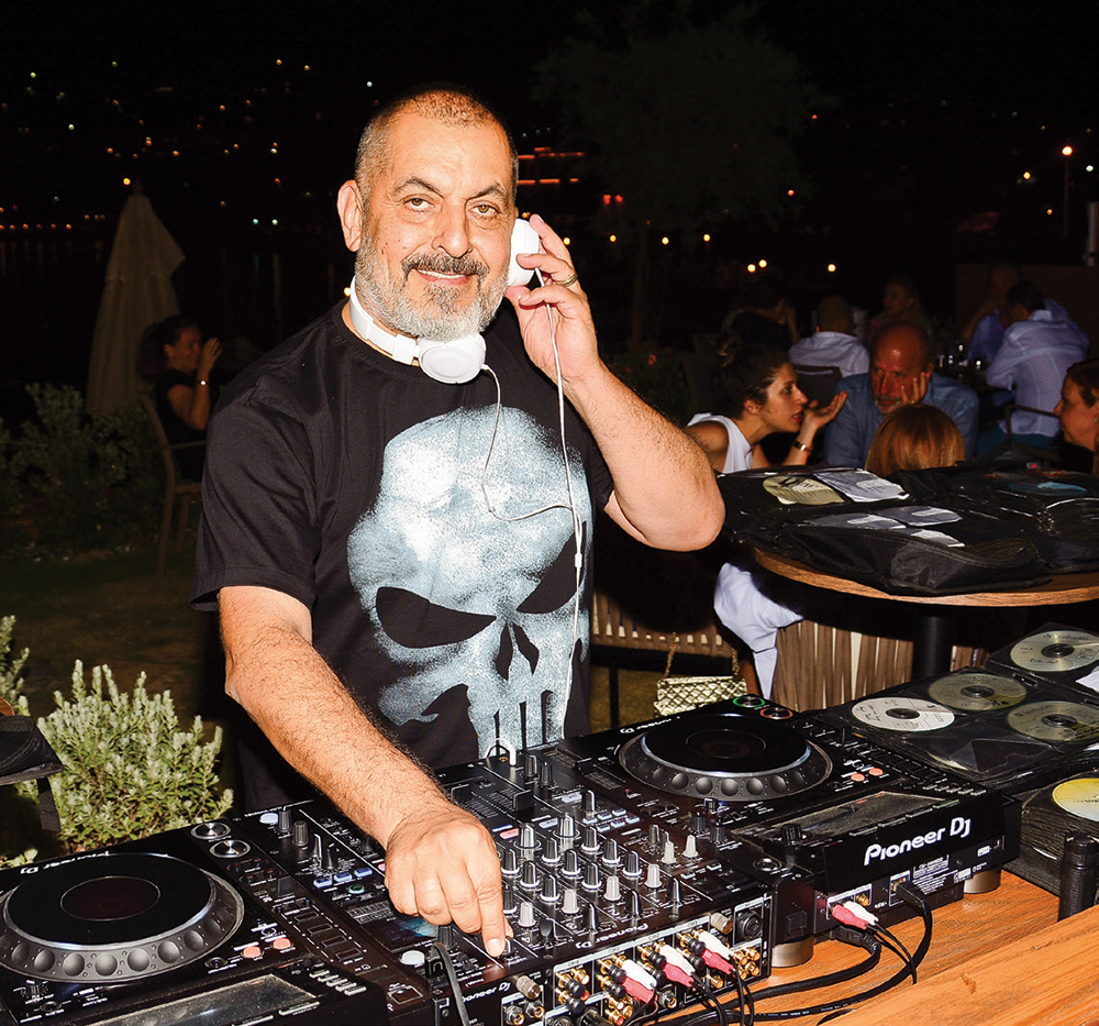 Ünlü isimler müzik dolu gecede buluştu