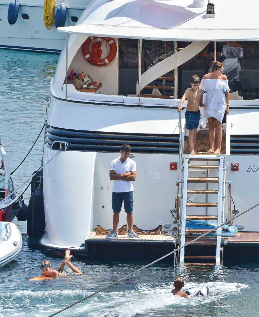 Ege koyları yine çok renkli