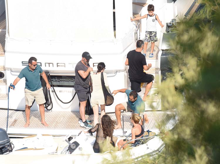 Bayram tatilini Ege koylarında geçirdiler