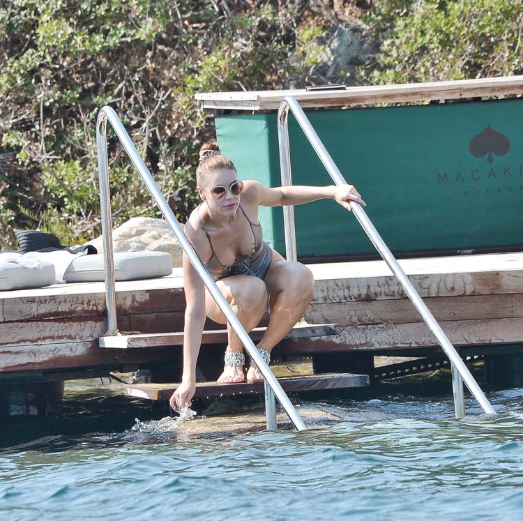 Bayram tatilini Ege koylarında geçirdiler