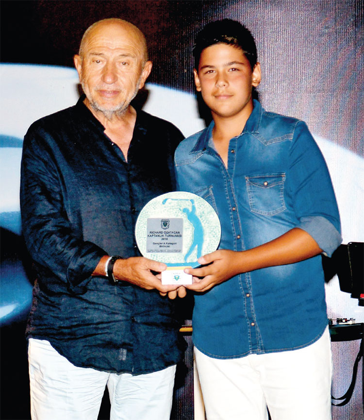 Golf turnuvasında bir araya geldiler