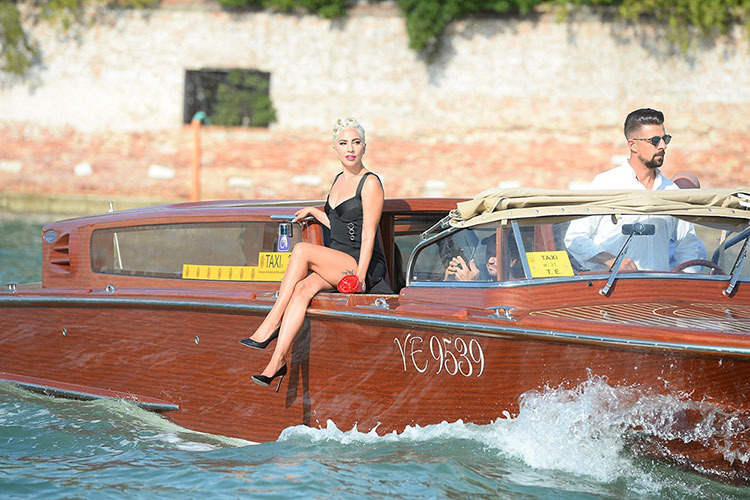 Yıldızların tekne turu!