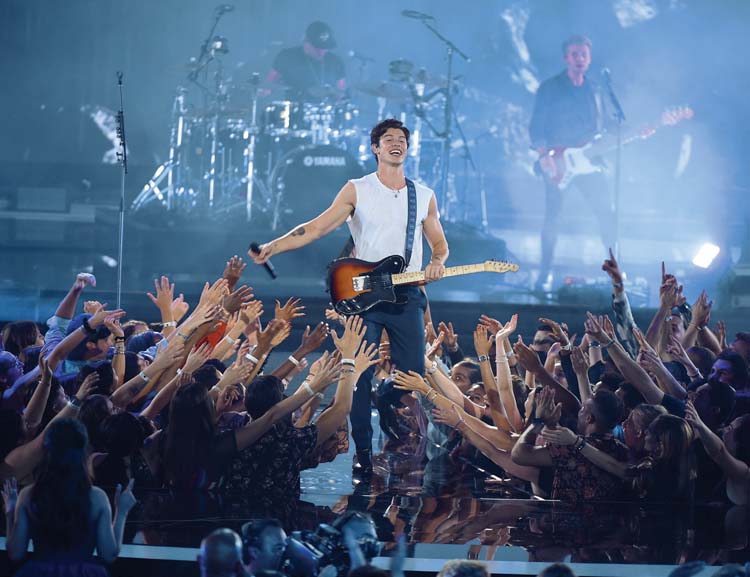 Müzik ödüllerinde JLO rüzgarı