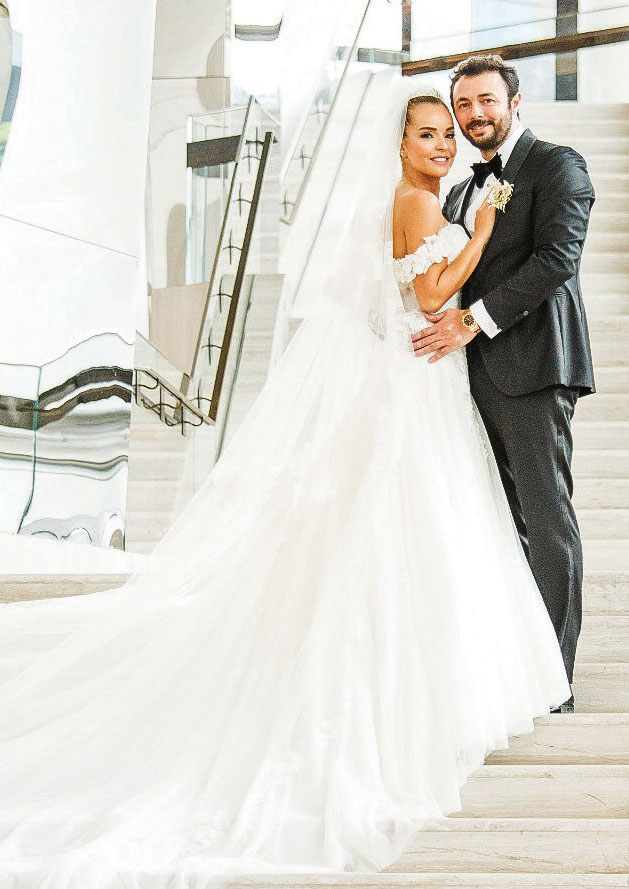 Görkemli bir törenle dünya evine girdiler