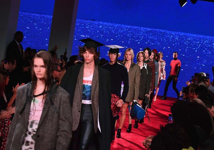 Calvin Klein 2019 İlkbahar Kreasyonu