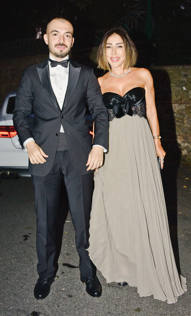 Genç çift için görkemli düğün 