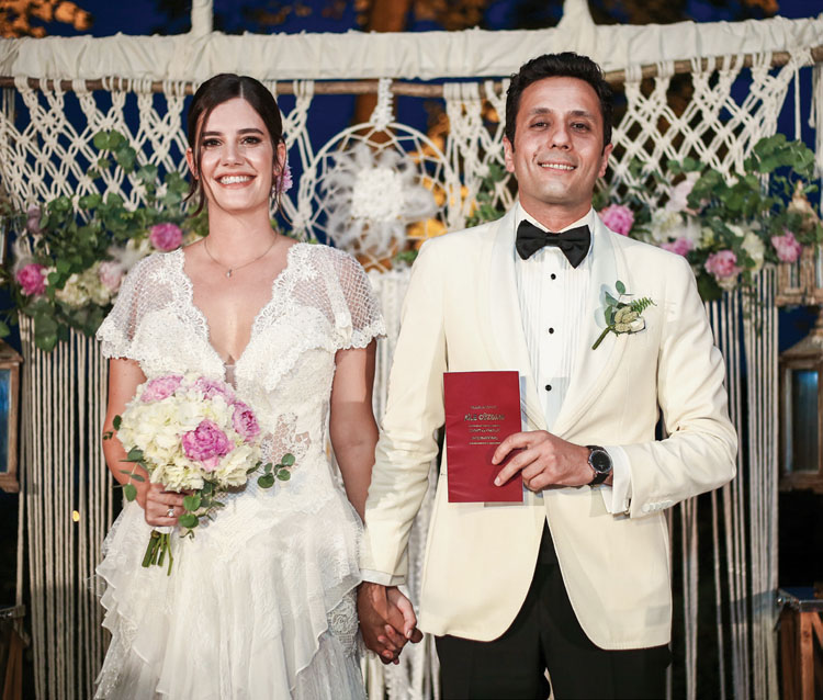 Genç çift için görkemli düğün 